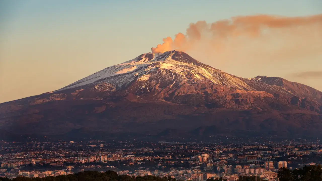 Etna na Sycylii: Jak zwiedzić aktywny wulkan? Przewodnik i koszty