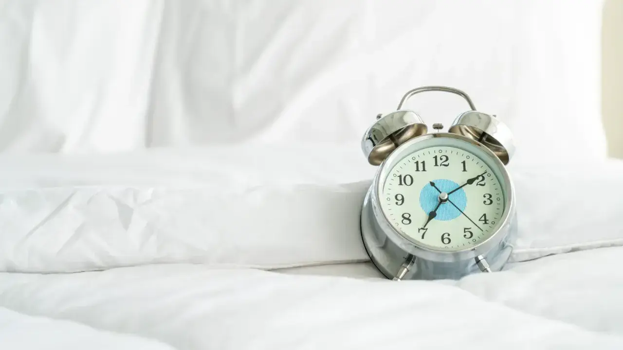 Doba hotelowa: Jak liczyć koszty noclegu i unikać opłat?