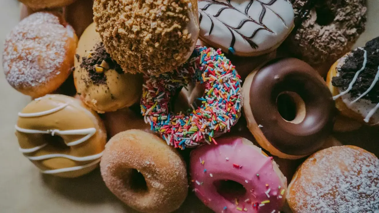 Tłusty Czwartek na świecie: Gdzie jedzą pączki, a gdzie mięso?