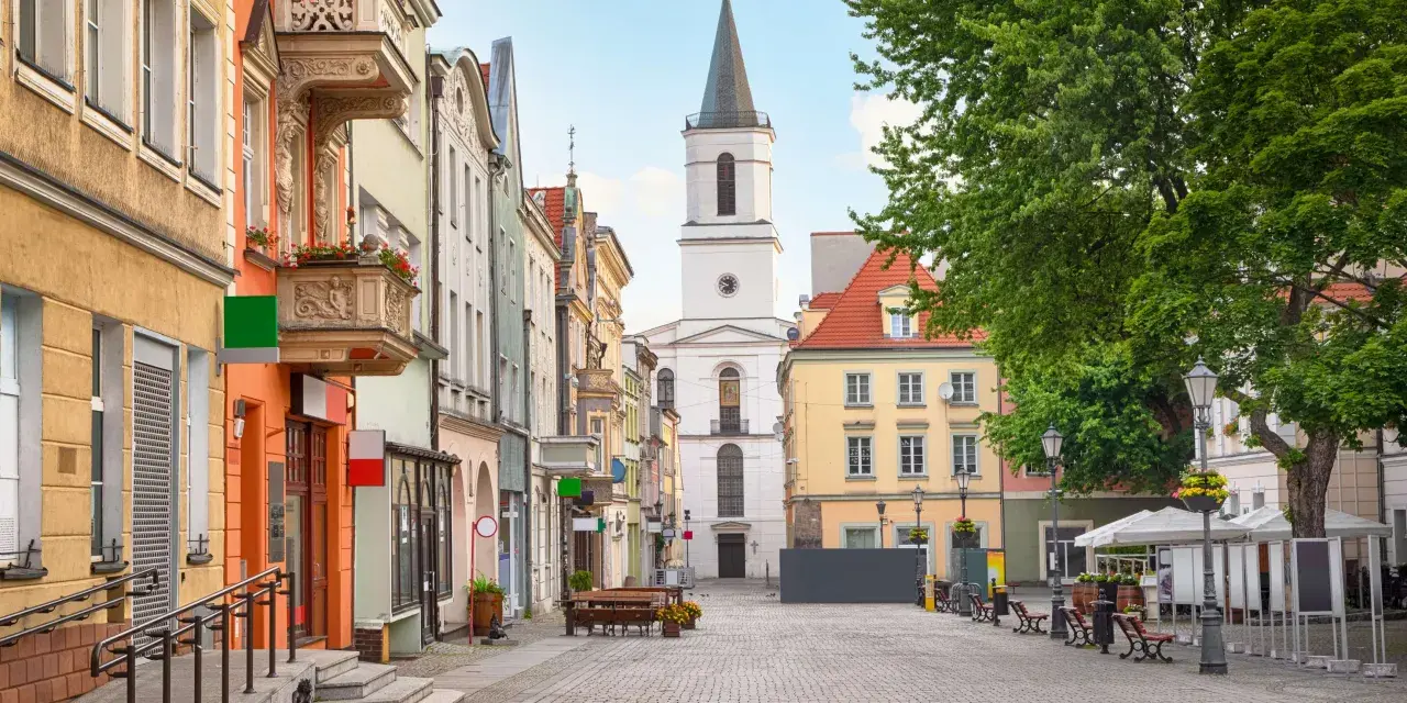 Zielona Góra: Co zwiedzić? Odkryj winiarskie serce Polski!