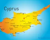 Mapa Cypru, wyspy na Morzu Śródziemnym, z zaznaczonymi miastami jak Nikozja, Limassol, Larnaka.