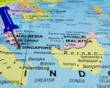 Gdzie leży Singapur? Położenie, klimat i podróż z Polski