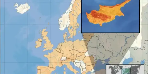 Mapa Europy z zaznaczonym Cyprem. Czy Cypr jest w Europie? Tak, jest to wyspa na Morzu Śródziemnym, blisko Azji Mniejszej.