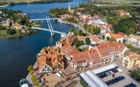 Mikołajki: Gdzie leżą i dlaczego to żeglarska stolica Polski?