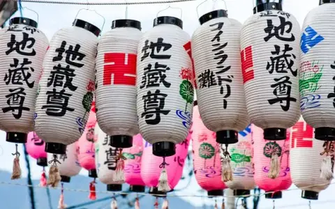 Jak świat czci zmarłych? Od fiesty w Meksyku po lampiony w Japonii