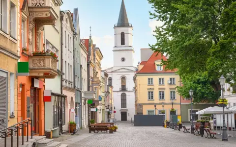 Zielona Góra: Co zwiedzić? Odkryj winiarskie serce Polski!