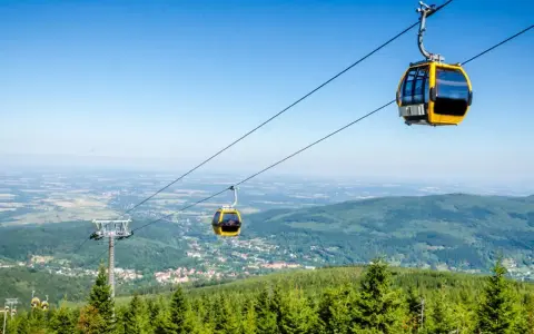 Świeradów-Zdrój: Gdzie leży perła Izerskich? Atrakcje i dojazd