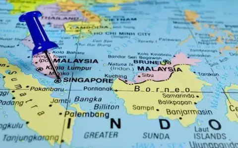 Gdzie leży Singapur? Położenie, klimat i podróż z Polski
