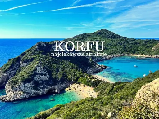 Korfu: zobacz malowniczą zatokę z krystalicznie czystą wodą i zielonymi wzgórzami. Idealne miejsce na wakacje!