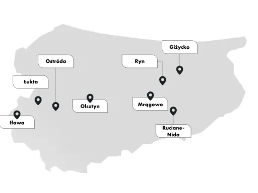 Mapa z zaznaczonymi miastami: Iława, Łukta, Ostróda, Olsztyn, Ryn, Giżycko, Mrągowo, Ruciane-Nida. Tu są Mazury!