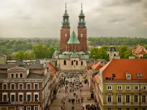 Gniezno: Odkryj serce Polski! Twój przewodnik po historycznej podróży