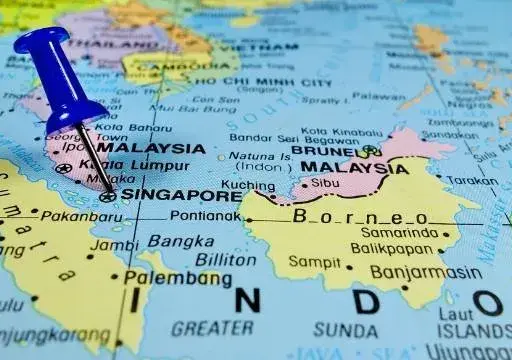 Gdzie leży Singapur? Położenie, klimat i podróż z Polski