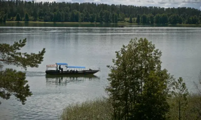 Jezioro Białe Augustowskie: Przewodnik po atrakcjach i aktywnym wypoczynku