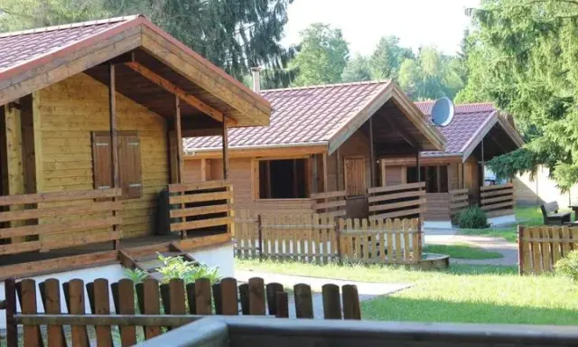 Domki letniskowe Dolny Śląsk: Jak wybrać idealny nad jeziorem?