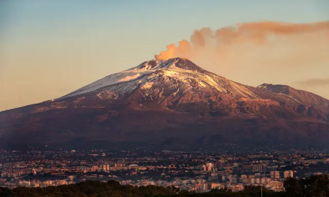 Etna na Sycylii: Jak zwiedzić aktywny wulkan? Przewodnik i koszty