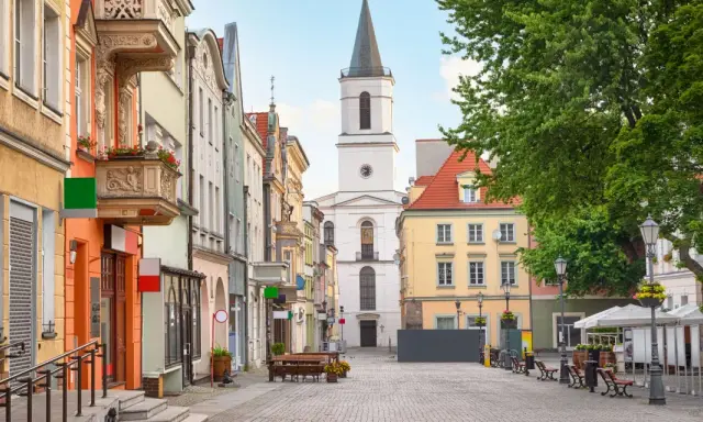 Zielona Góra: Co zwiedzić? Odkryj winiarskie serce Polski!
