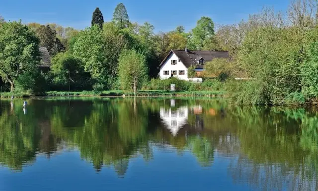 Domek nad jeziorem Wielkopolska: Gdzie i jak wybrać idealny?