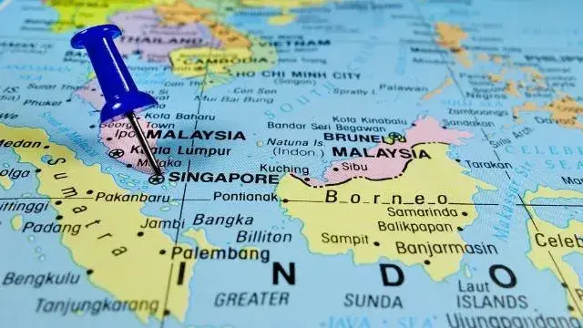 Gdzie leży Singapur? Położenie, klimat i podróż z Polski