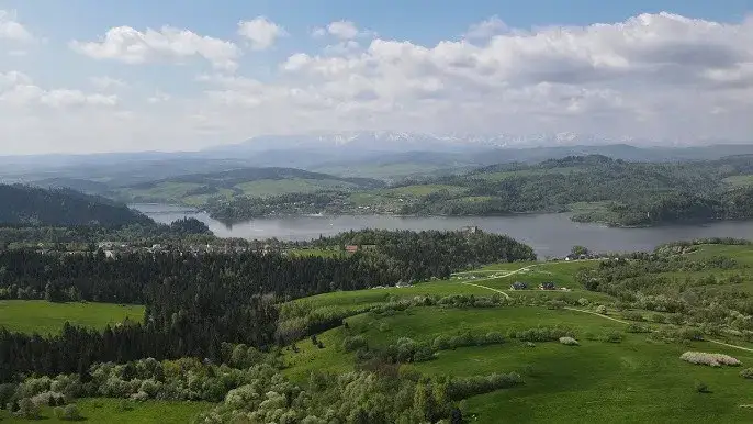 Jezioro Czorsztyńskie Pieniny widok ogólny