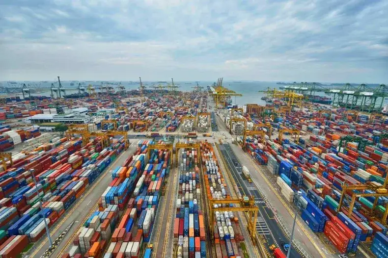 Port w Singapurze kontenerowce