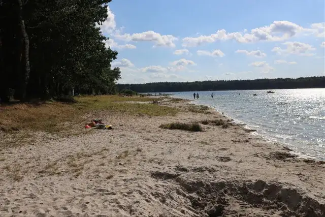 Jezioro Piaseczno czysta woda plaża