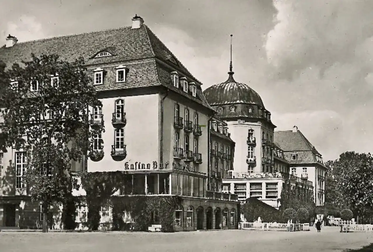Dawny Grand Hotel Sopot, z charakterystyczną kopułą i napisem 