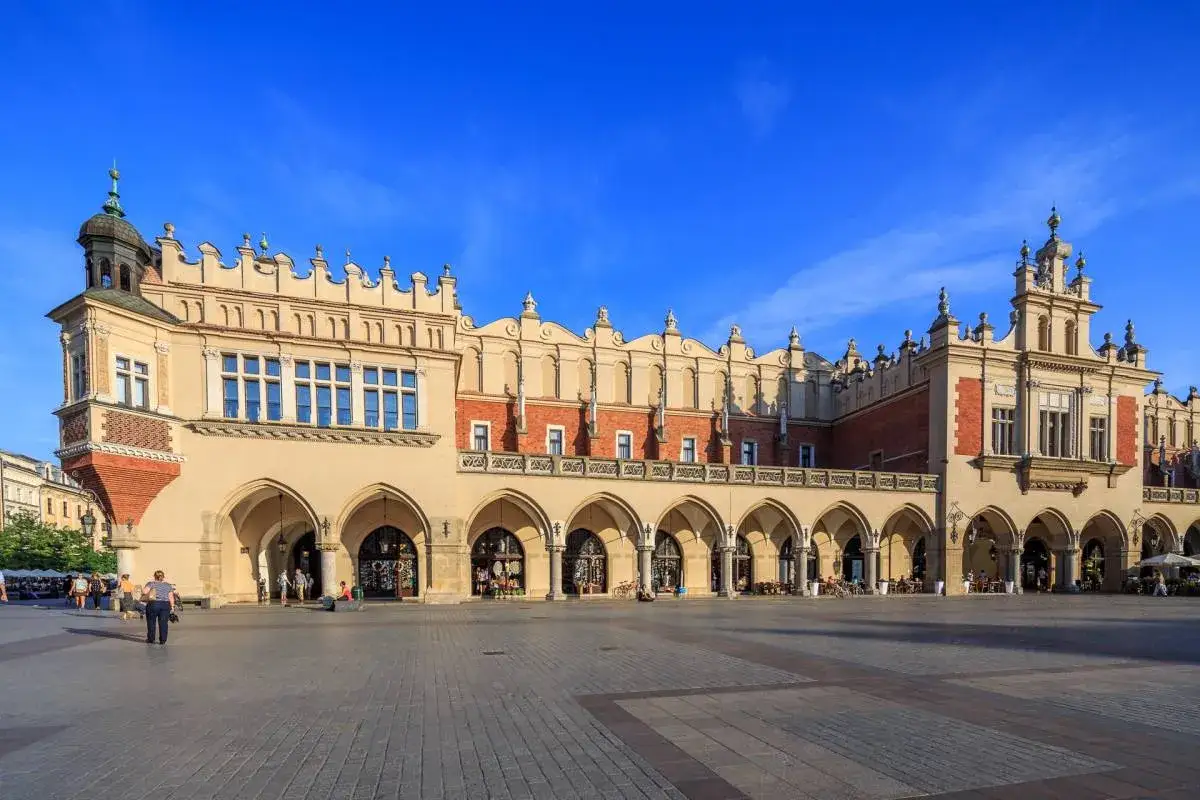 Rynek Gł&oacute;wny Krak&oacute;w Sukiennice Kości&oacute;ł Mariacki