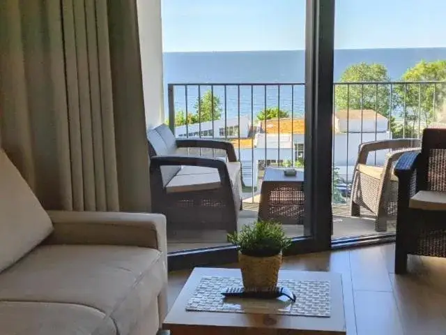 przykładowe zdjęcia pokoi hotelowych i apartamentów nad morzem