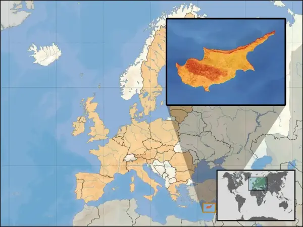 Mapa Europy z zaznaczonym Cyprem. Czy Cypr jest w Europie? Tak, jest to wyspa na Morzu Śródziemnym, blisko Azji Mniejszej.